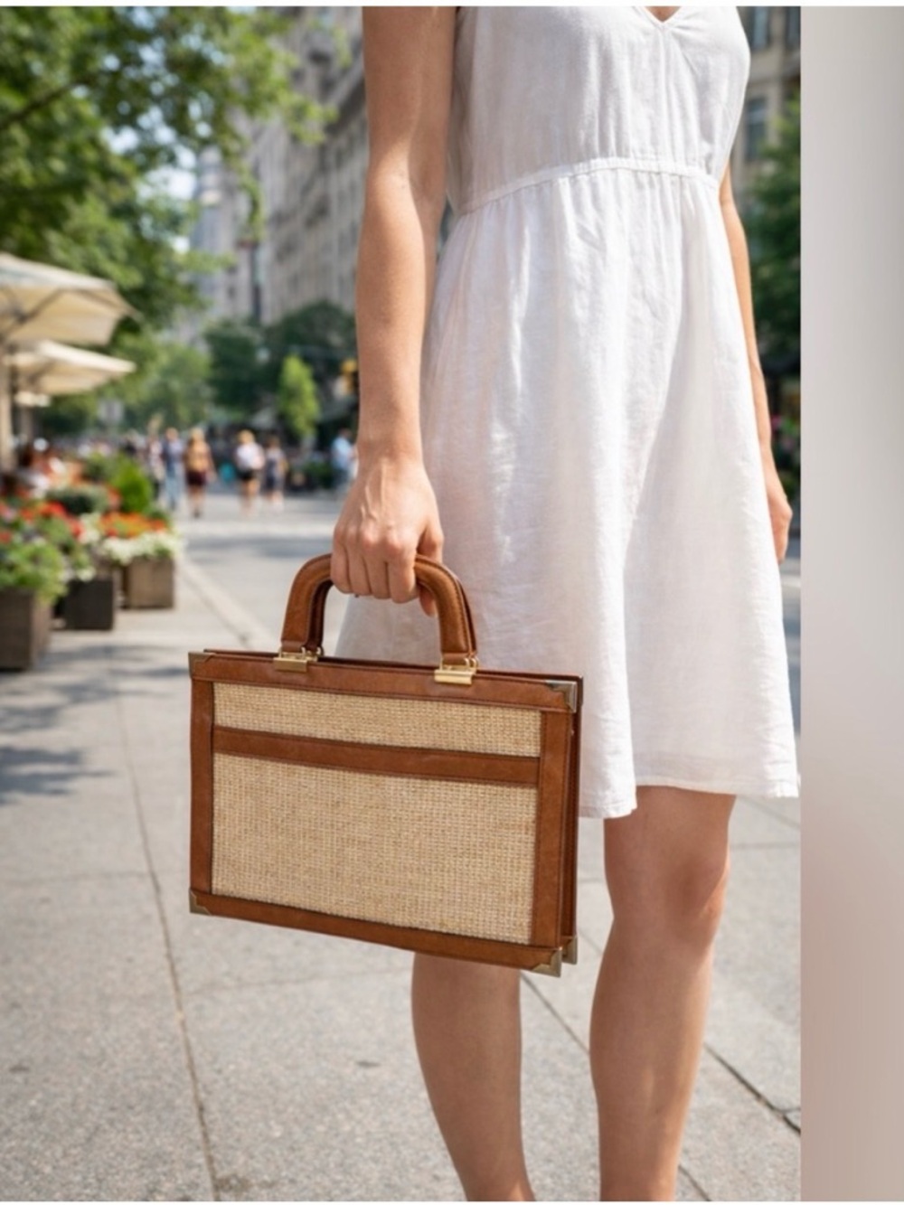 Vintage 70s straw bag
